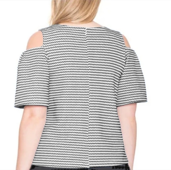 Eloquii Textured Knit Cold Shoulder Top - Picture 2 of 12